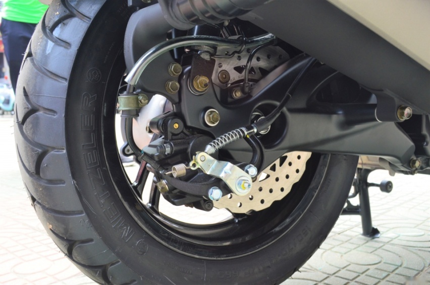 “进口”贵一万多值吗？光阳赛艇S400台产版解析