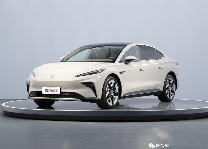 2023成都车展:与OPPO、小米等手机互联,飞凡巴赫座舱发布