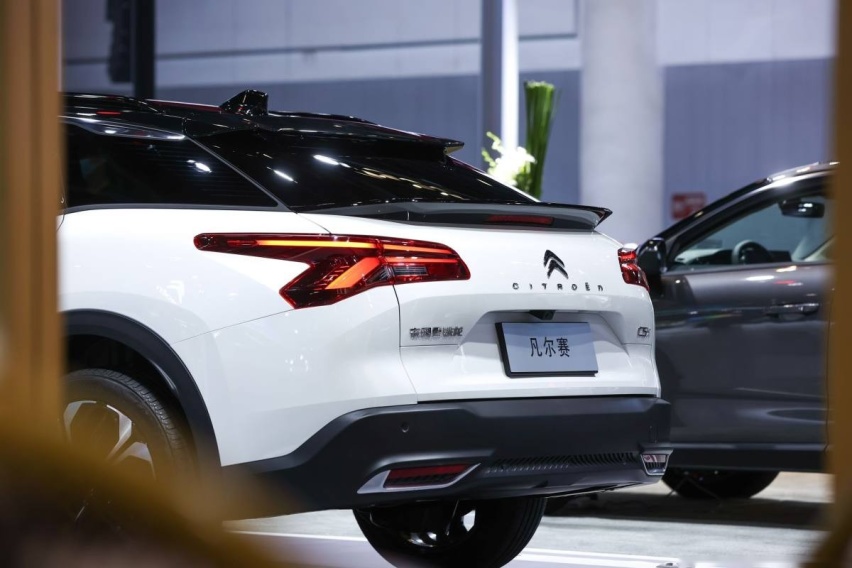 凡尔赛C5 X亮相成都车展，预售价只需14.37万起