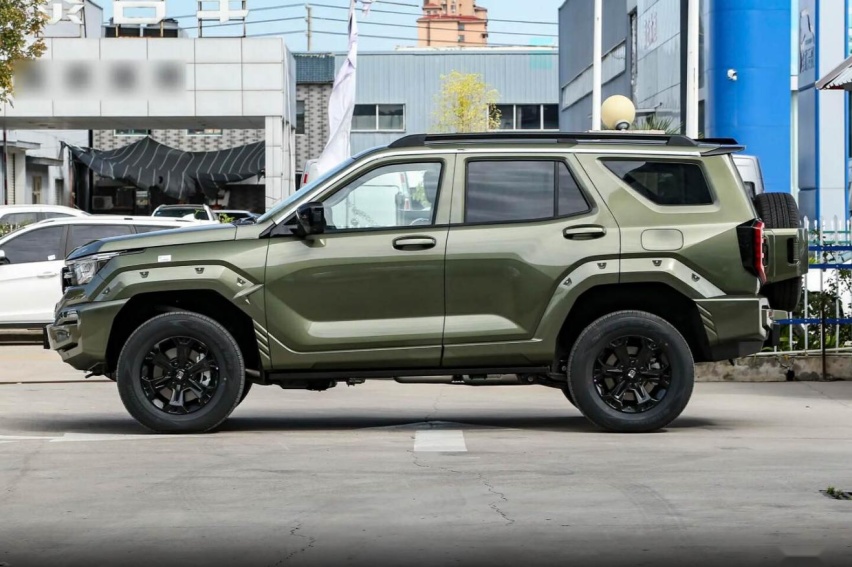 国产硬派SUV，配2.0T插混动力，带适时四驱，实拍坦克400Hi4