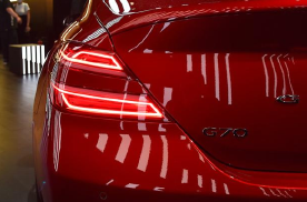 全新捷尼赛思G70亮相成都车展，外观运动，内饰豪华，2.0T动力强劲！