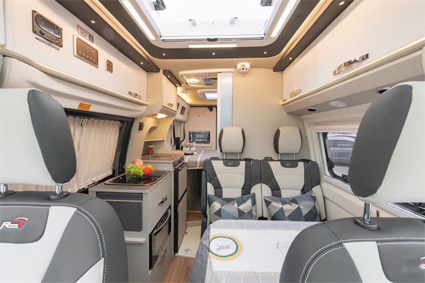 2022款瑞弗启界R500穿越版，福特新全顺V362打造精致旅居车