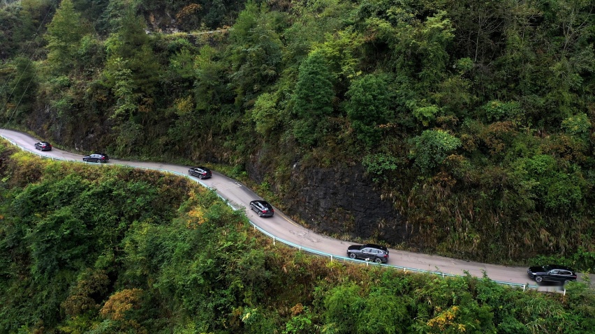 与新BMW iX3和新BMW X3同行，让“每一程都了不起”