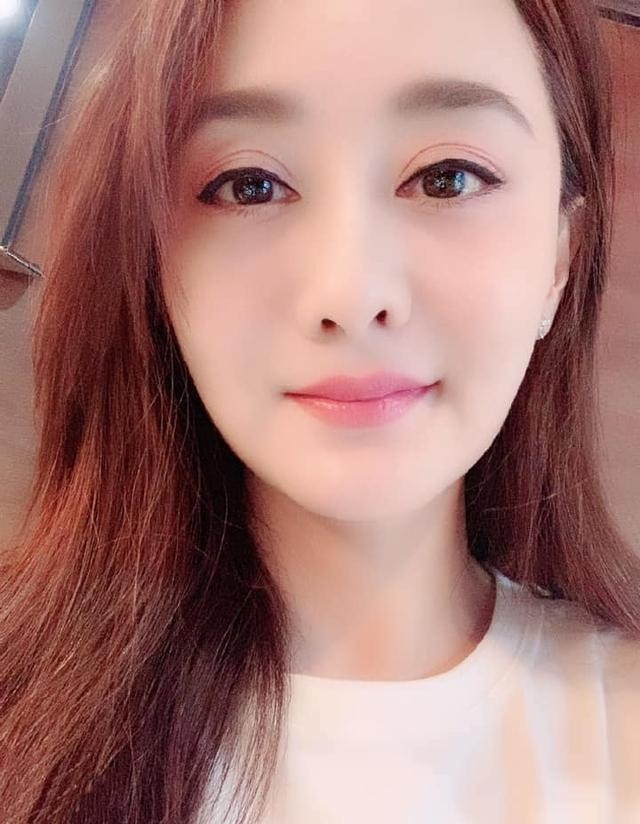 陈德容晒与妈妈合照，发文回应离婚一事：家人是永远的支持！
