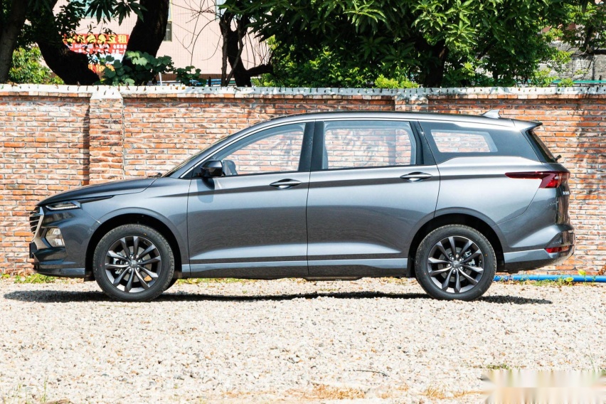 想买10万级质量好的MPV，可以看看这两款，空间大、油耗低、安全