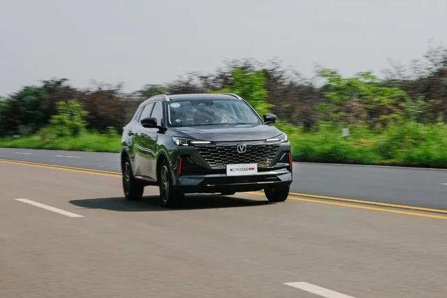 10万级SUV也能玩性能?第二代长安CS55 PLUS,8.3秒破百!