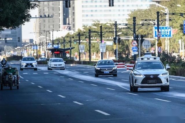 开放收费载客模式，北京无人驾驶出租车将正式上路