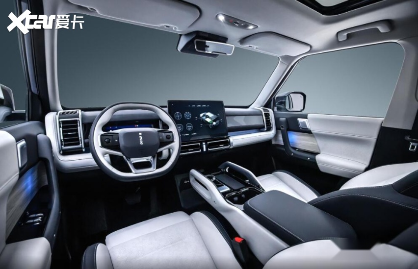奇瑞iCAR 03低价上市！纯电小硬派越野，车长4.4米，四驱功率20