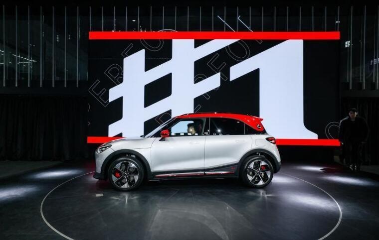 全新配色smart精灵#1 BRABUS性能版上市，售28.49万元