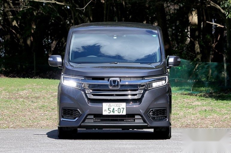 本田MPV神车StepWgn新款解析，新造型新混动还有分体门