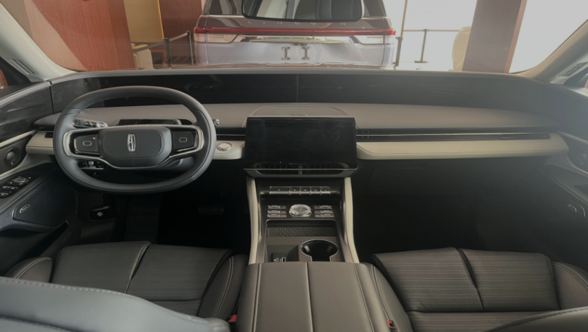 解析豪华SUV：林肯航海家  VS宝马X3