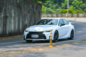 同级唯一后驱油电！雷克萨斯IS才是真正的弯道快乐车