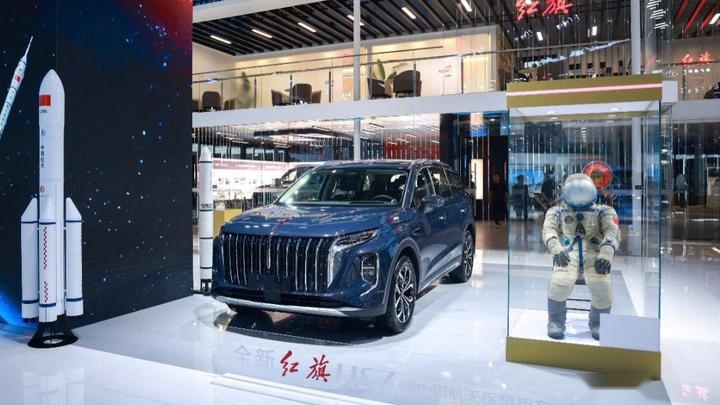 成都车展直击：取消3.0T，红旗HS7价格很意外