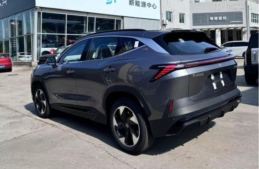 捷途山海L6实车到店，长超4米6配“冰箱”+女王副驾，续航1200km