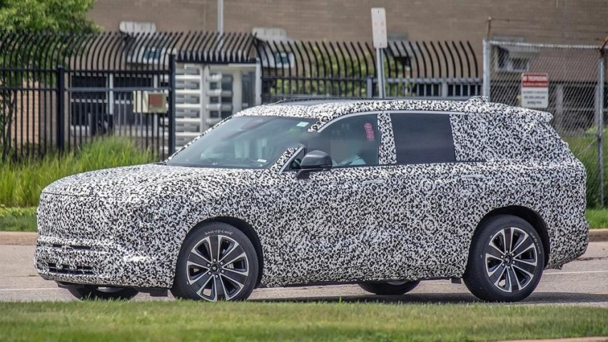 XT6纯电版？凯迪拉克全新三排纯电SUV谍照曝光