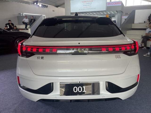 电车零百加速最不值钱？试驾极氪001后我“真香”了！