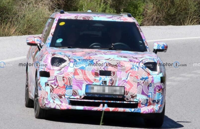 纯电小型SUV搅局者？2024年亮相，MINI Aceman海外谍照曝