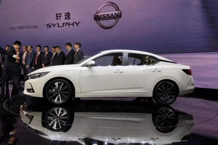 全新轩逸亮相上海车展，内外焕然一新，油耗低至4.9L