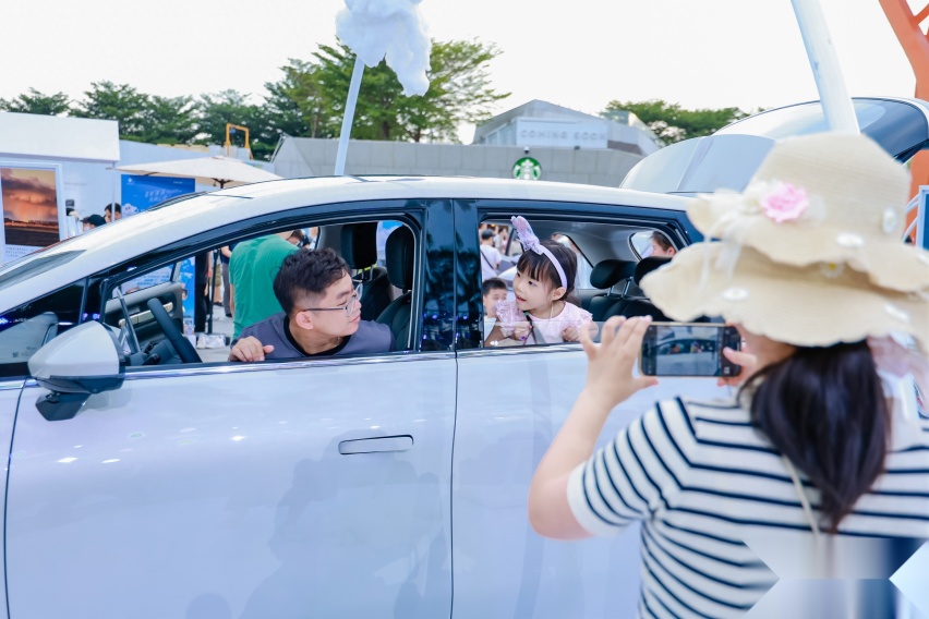 超震撼！宝骏云朵深圳首场水幕烟花发布会圆满结束