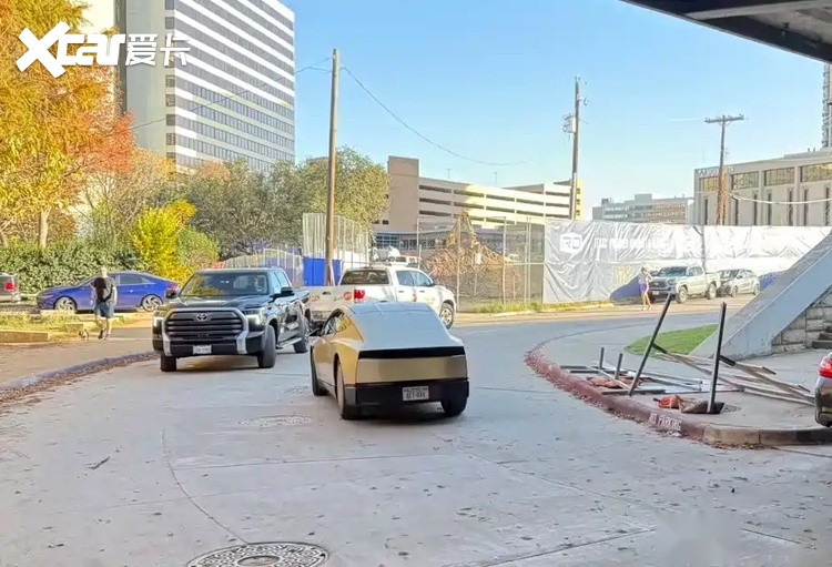 首次曝光！没有方向盘和刹车油门踏板的特斯拉上路了