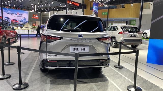 为什么这么多人舔爆丰田赛那？车展实测空间大or小