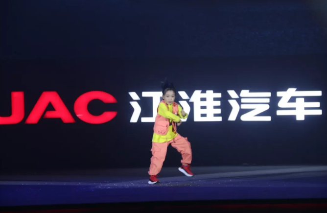 这里有一块钢板想和你谈谈