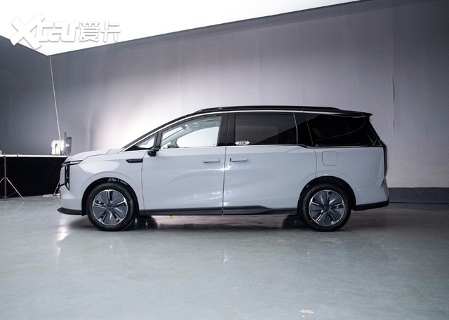 上汽打造的家用MPV,续航超1300公里,自带冰箱,不足20万入手