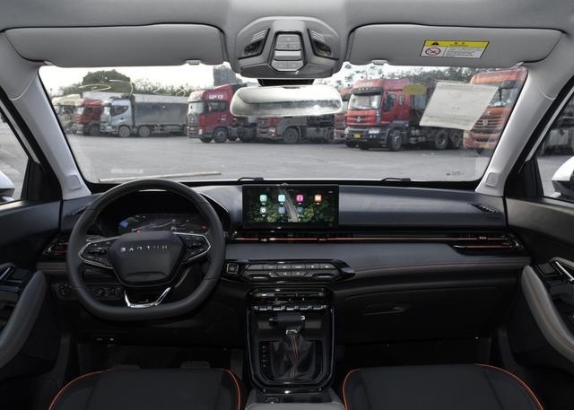 同是8万级SUV 新宝骏RS-3、吉利缤越和奔腾T33怎么选