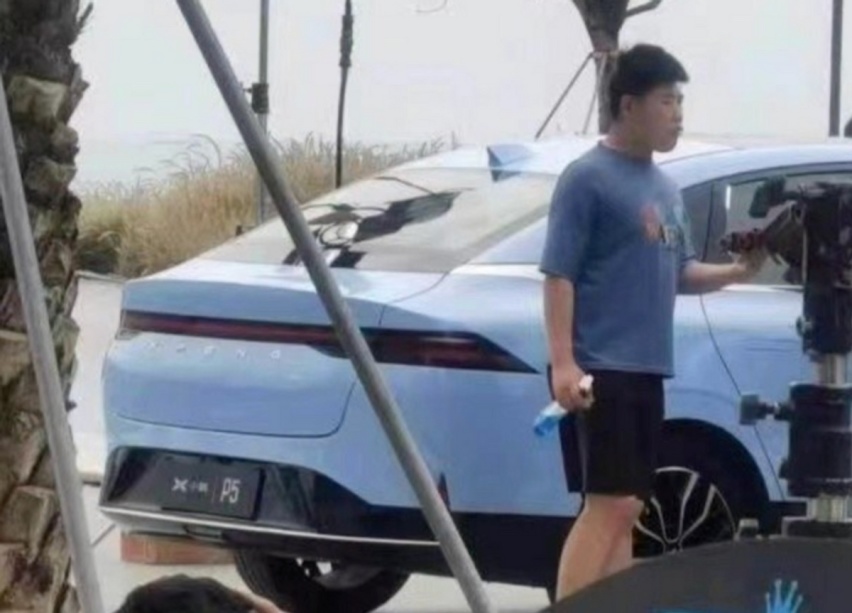 新车速递丨颜值略逊于P7 小鹏P5前脸实拍图首曝光