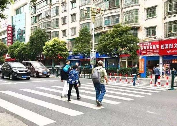 礼让行人又有新规定，车主大呼“不公平”，更容易被罚了
