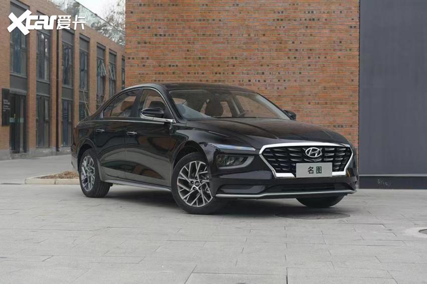 前脸部分,名图采用了现代家族式的设计语言,配合犀利的大灯组和精致的