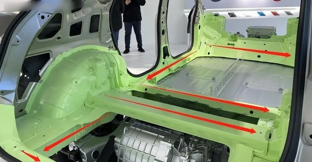 百万级豪车的后悬架，极狐汽车20万拿下
