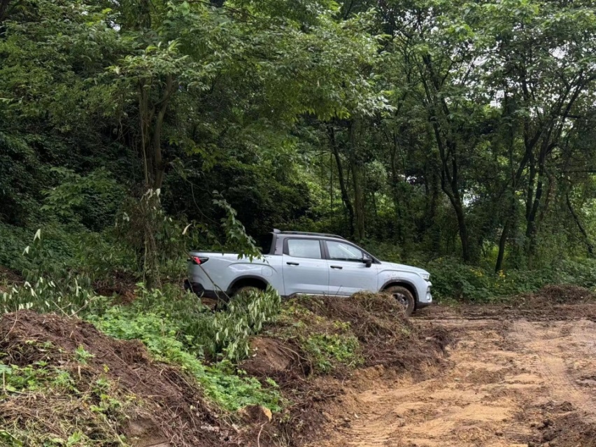 试驾雷达地平线丨越野、露营新玩法，燃油皮卡给不了的，它都给到