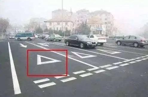 这4个“冷门”交通标线你都知道吗？稍微不注意他们又得扣分