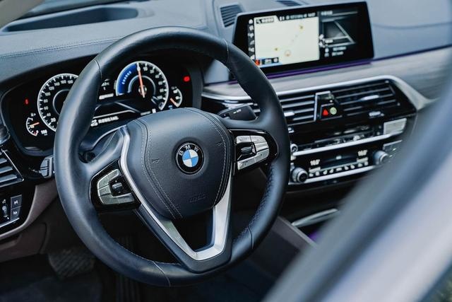 未察觉的心动 BMW 530Le与美女设计师的人生另一面