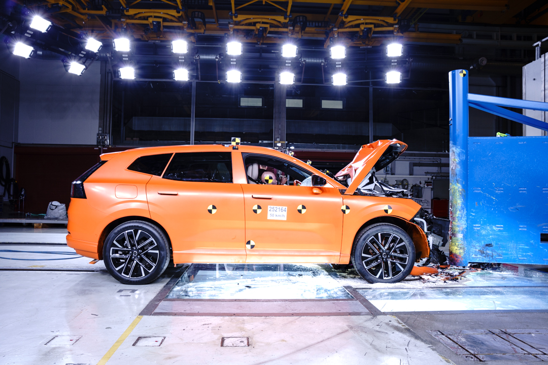 ��ȫ�o���� ȫ��XC70��±���(sh��)�(y��n)����ײ�y(c��)ԇչ�F(xi��n)ȫ��܇�ĵך�