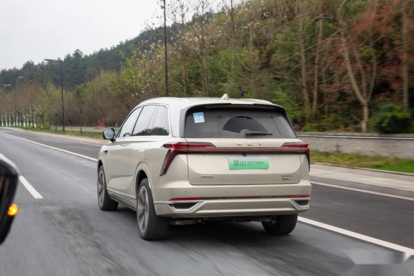 30万、插混、大六座SUV，这杯“蓝山”要硬刚理想L8？