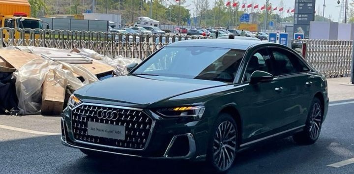 旗舰机行政轿车对决：新款奥迪A8L对比奔驰S级