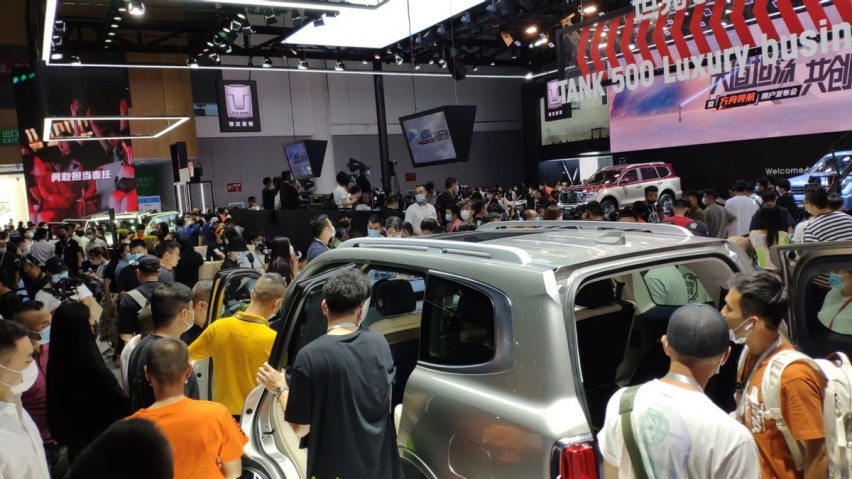 15.98万起售、全系电混四驱的哈弗枭龙MAX，要给比亚迪上一课？