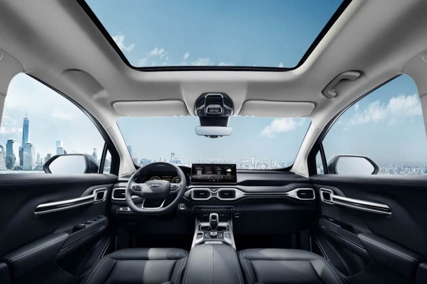 吉利12万级中型SUV！全系2.0T+后轮独悬 网友：奇瑞傻傻分不清