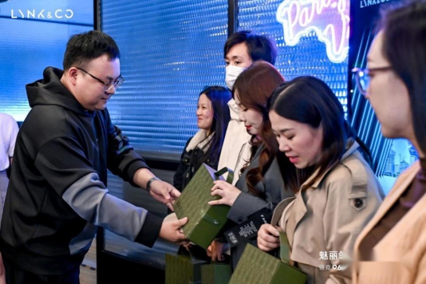 领新魅丽 潮06致尚！领克06EM-P超电登临深圳站