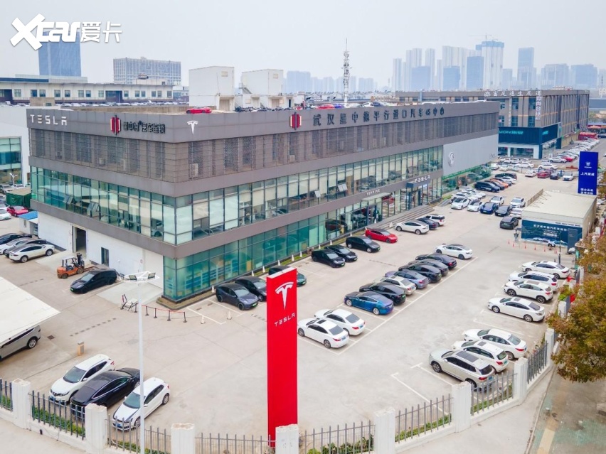 Model S惊艳亮相江城 ，光谷特斯拉中心2周年焕新