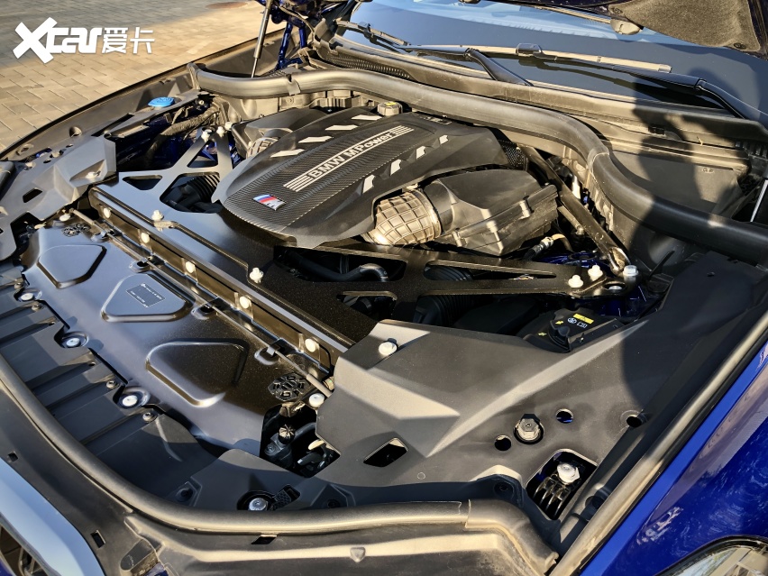 4升双涡轮增压v8发动机,全新的调校让它的最大功率突破了600马力大关