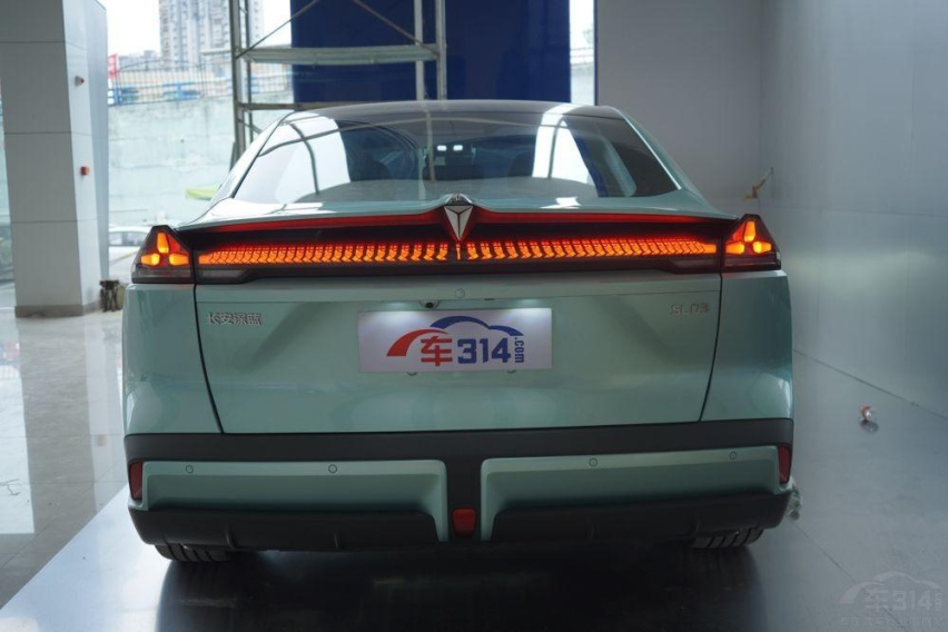 30万以下中型车，小鹏P7、长安深蓝SL03、海豹怎么选？