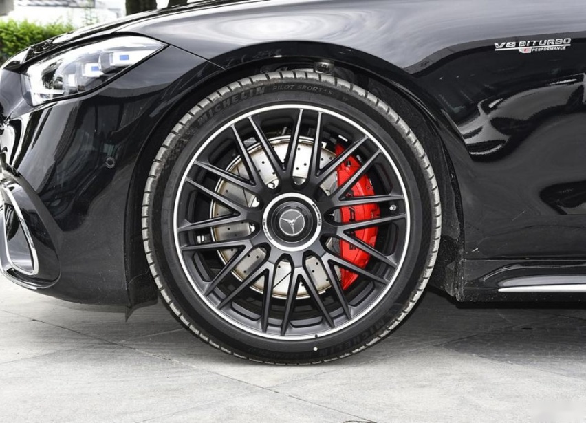 全新梅赛德斯AMG S 63，极致性能与奢华的完美融合