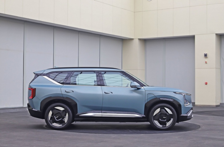 起亚纯电EV5怎么样？操控性和舒适性的双赢！