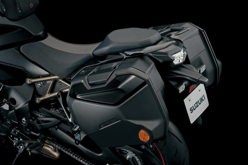2022铃木GSX-S1000GT发布：生化机械风脸谱，全能公升级跑旅