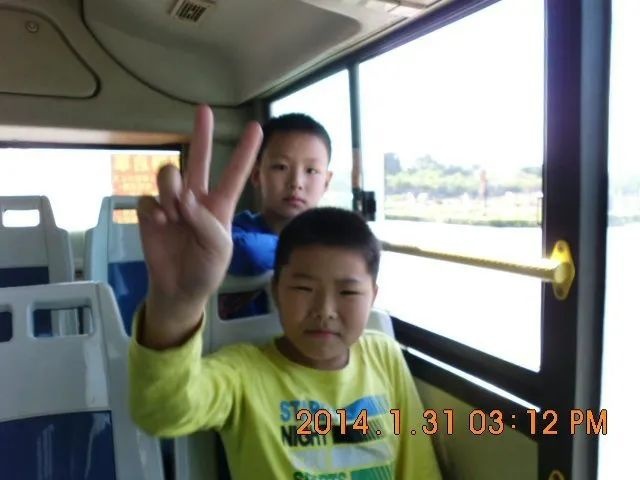 这台外表纯原厂的小奥拓，车内却藏着“天威盛世”