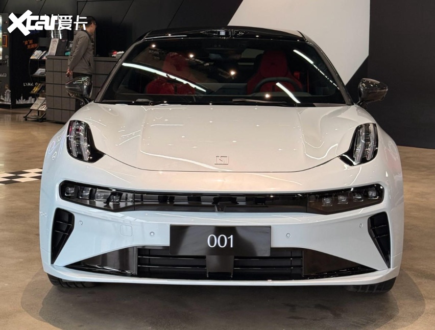 极氪001五周年版对比2026款有什么不同,凭什么贵十几万