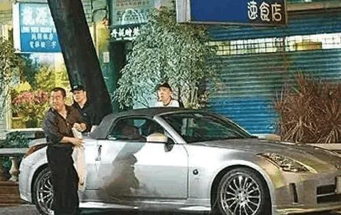 曾志伟有多土豪？把奔驰和跑车都扔车库，为了喝酒居然特意买辆车